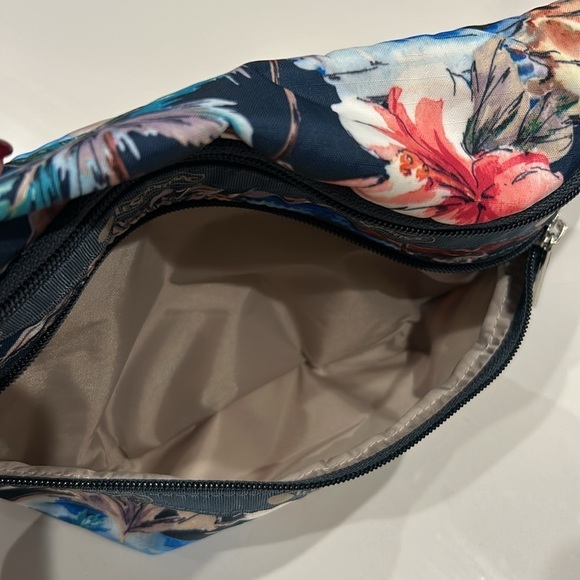 LESPORTSAC EVERYDAY BELT BAG Tropical Vibes Hawaiian Fanny Essential RARE - Picture 9 of 9